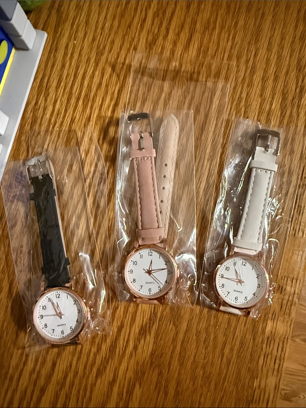 Classic Leather Strap Men's Watch - Black, Pink, White